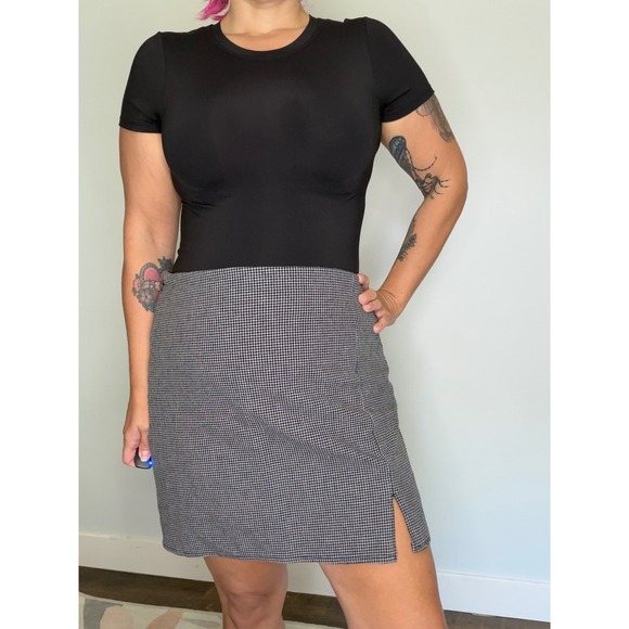 Old Navy Dresses & Skirts - Old Navy - Houndstooth Print Mini Skirt with‎ Slit Size Medium Petite